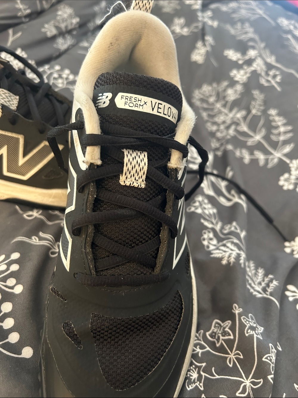 New Balance Women’s Black Fresh Foam turf Shoes